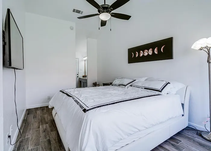 Pet-friendly With Fenced Yard!