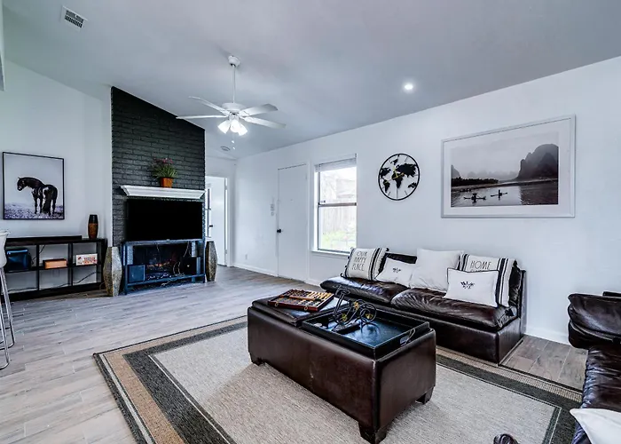 Hotel Pet-friendly With Fenced Yard!