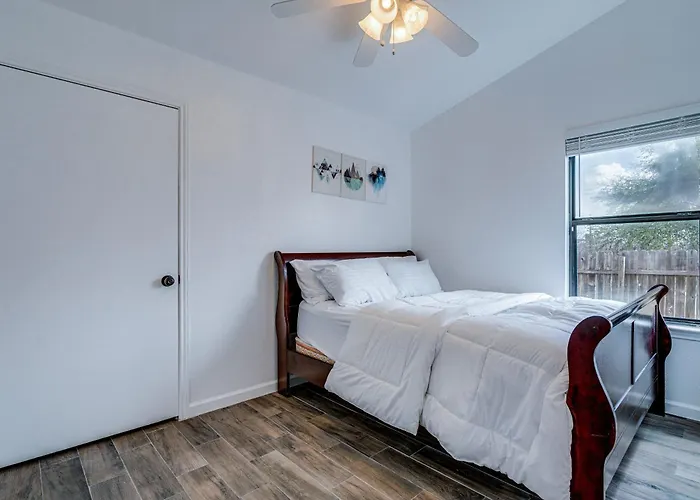 Hotel Pet-friendly With Fenced Yard! 3*