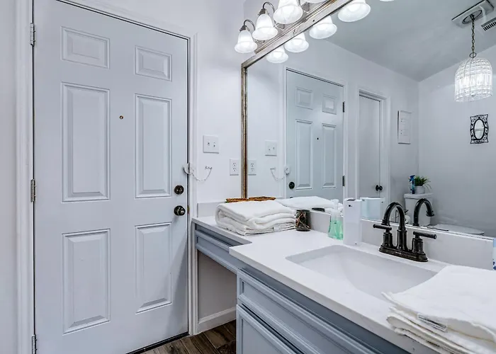 Pet-friendly With Fenced Yard! Hotel
