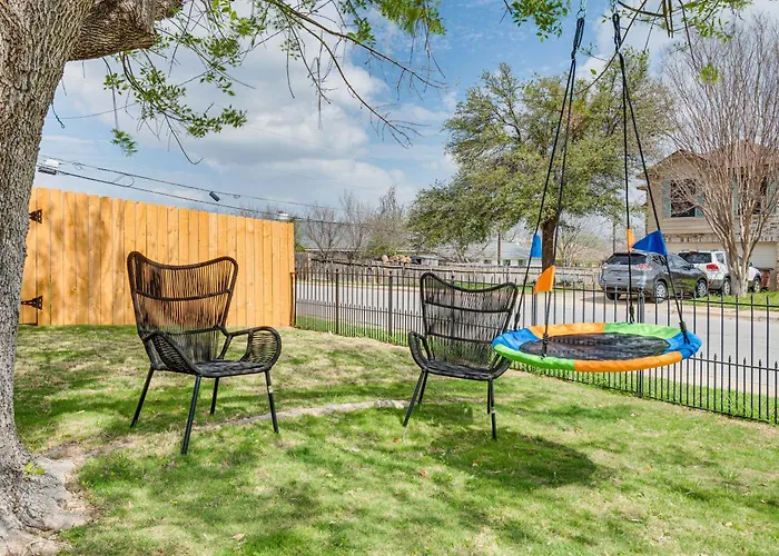 Pet-friendly With Fenced Yard! Hotel