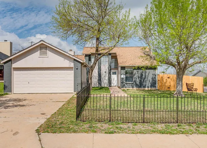 Hotel Pet-friendly With Fenced Yard! 3*