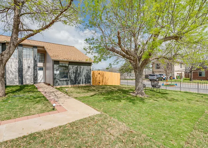 Pet-friendly With Fenced Yard! Round Rock
